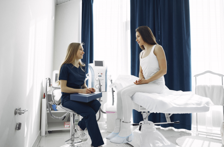 10 Women’s Health Symptoms You Should Never Ignore, According to a Clinique Gynecologue